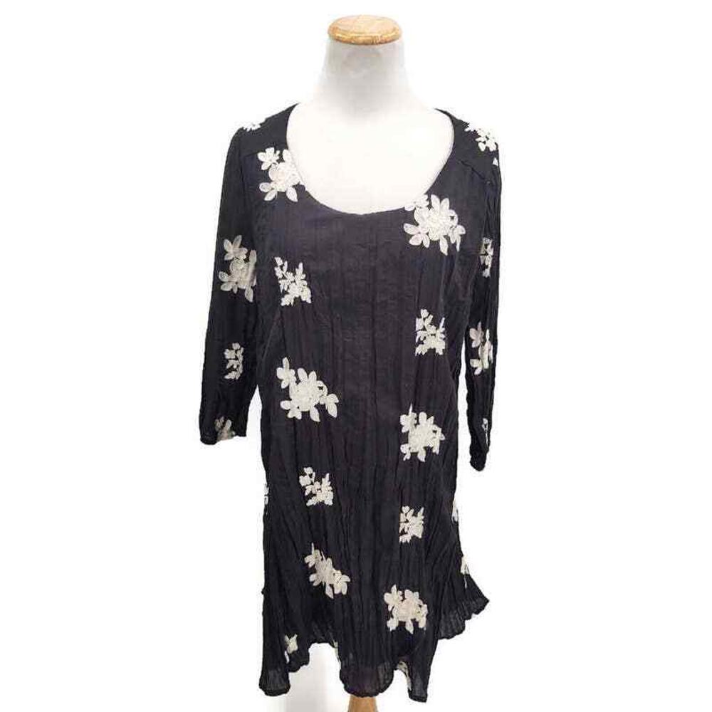 Indication gauzy black floral embroidered dress in size small